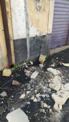 Cavi tranciati e detriti via Zia Lisa