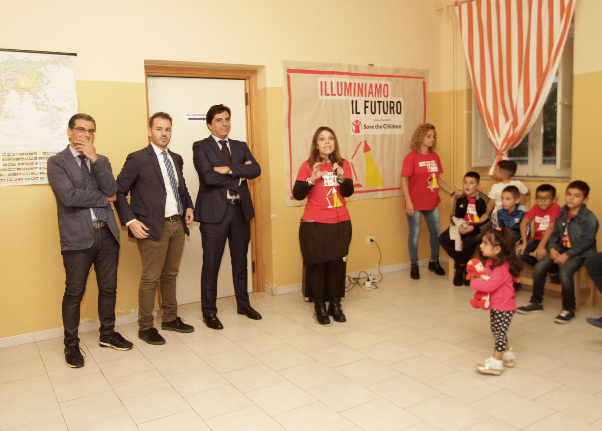 inaugurazione nuovo anno punto luce catania con bambini e genitori (1)