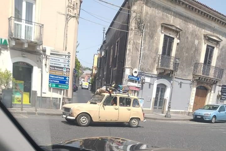 Renault 4 a Viagrande