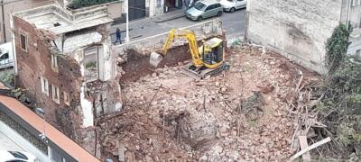Demolizione-edificio-Catania-2