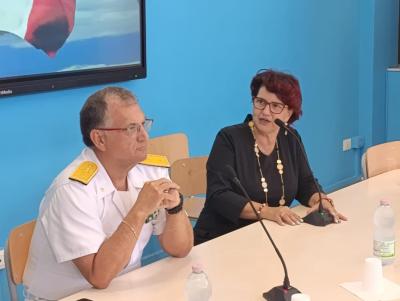 Firma-protocollo-per-listituto-Duca-degli-Abruzzi-di-Catania-brigida-morsellino-guardia-costiera-Raffaele-Macauda-2