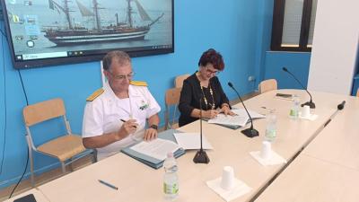 Firma-protocollo-per-listituto-Duca-degli-Abruzzi-di-Catania-brigida-morsellino-guardia-costiera-Raffaele-Macauda-4