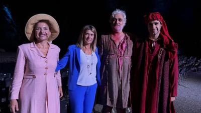 Lassessore-Elvira-Amata-dopo-lo-spettacolo-con-Liliana-Randi-Davide-Sbrogio-e-Angelo-DAgosta